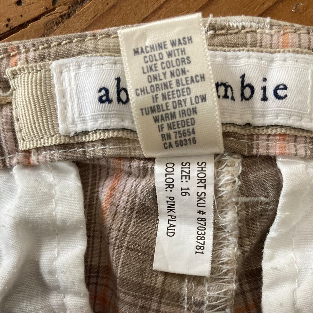 Abercrombie Plaid Shorts - Picture 7 of 12